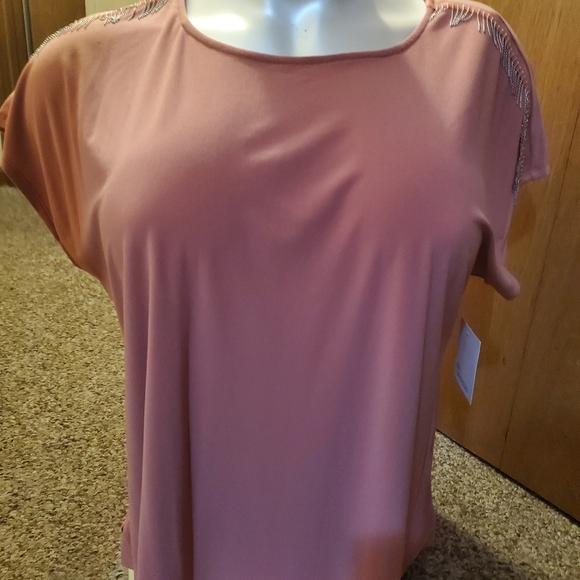 Cute chain detailed Plus Size dress shirt - Picture 2 of 4